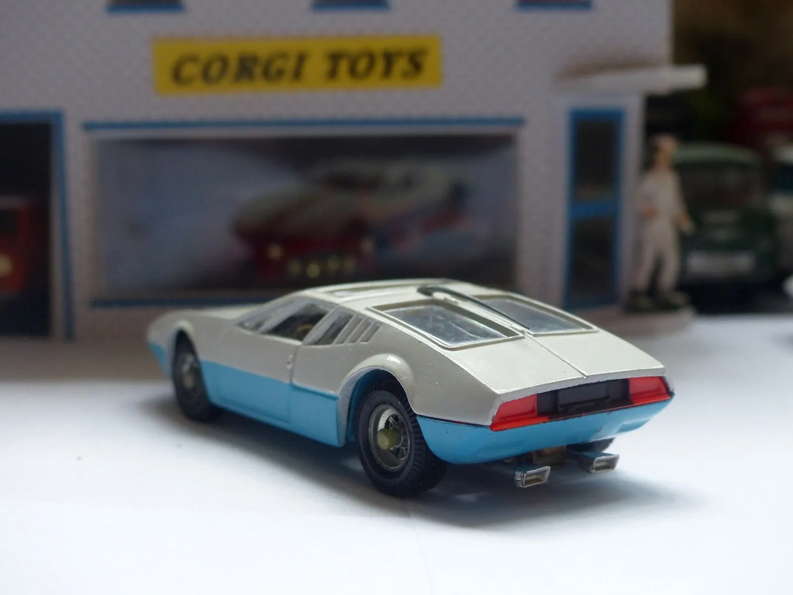 271 Ghia Mangusta de Tomaso *with aerial* and original box