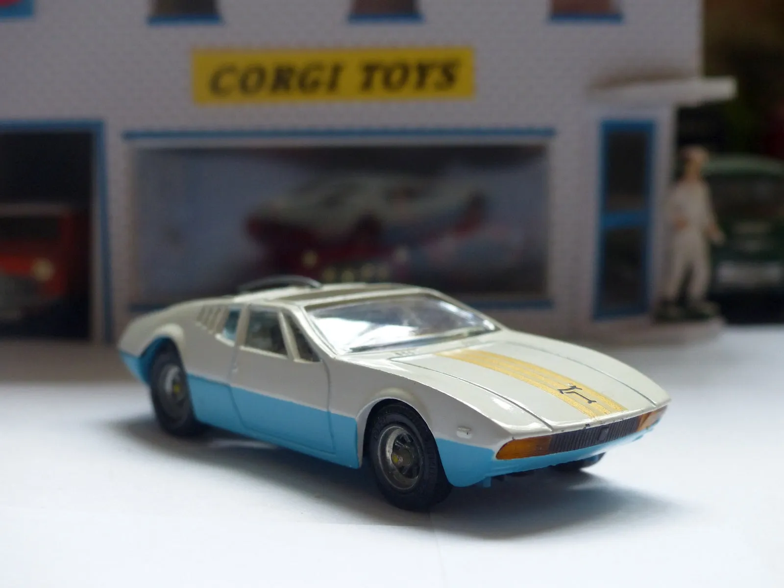 271 Ghia Mangusta de Tomaso *with aerial* and original box