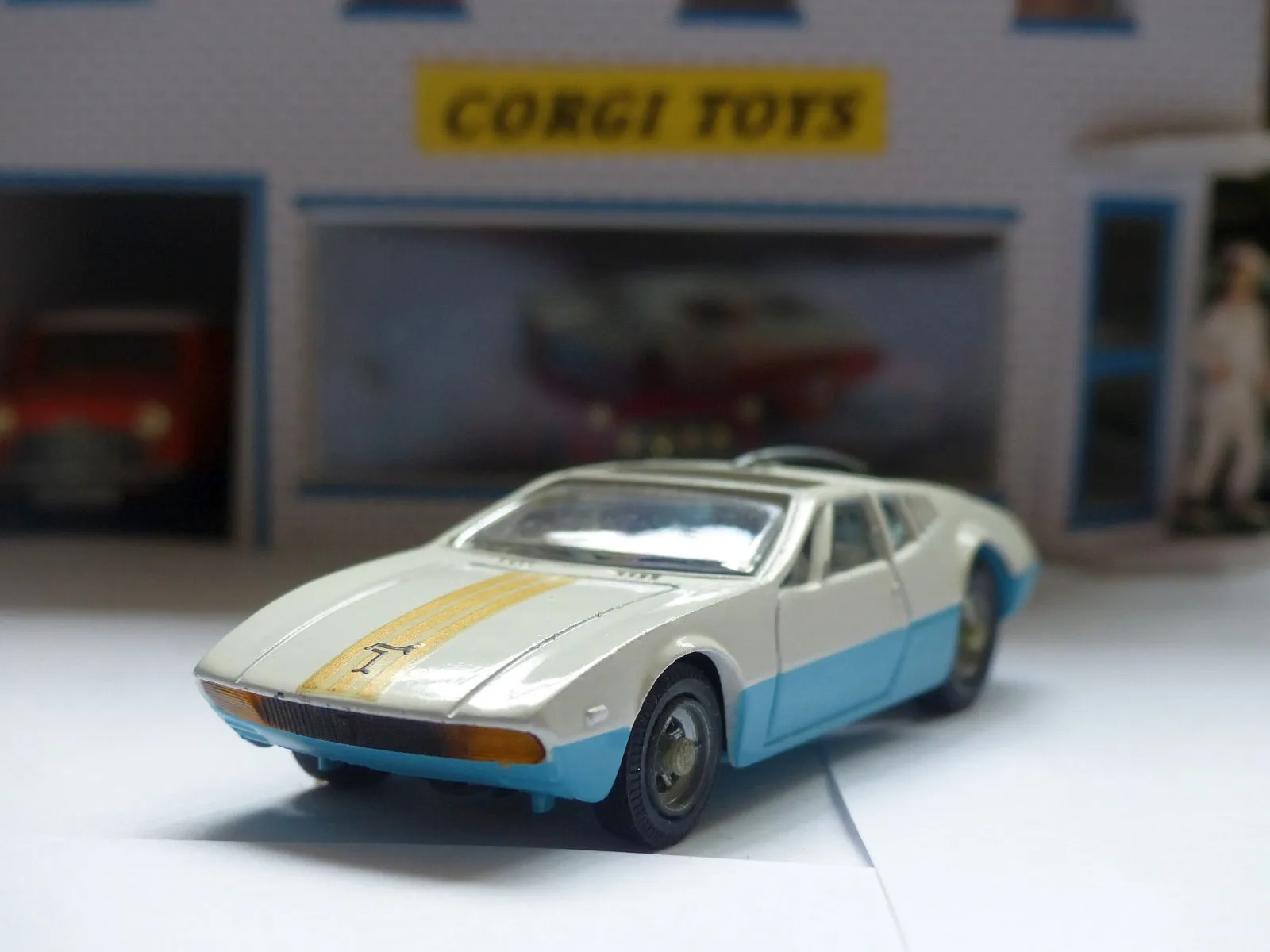 271 Ghia Mangusta de Tomaso *with aerial* and original box