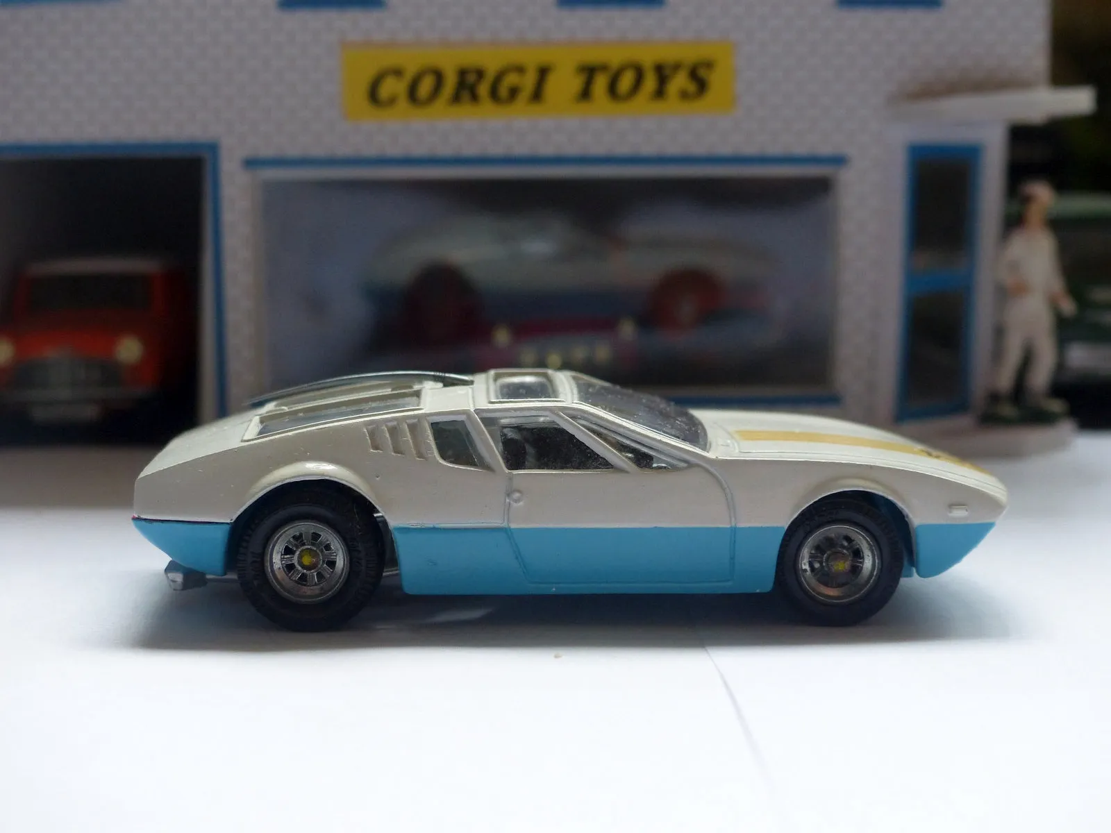 271 Ghia Mangusta de Tomaso *with aerial* and original box