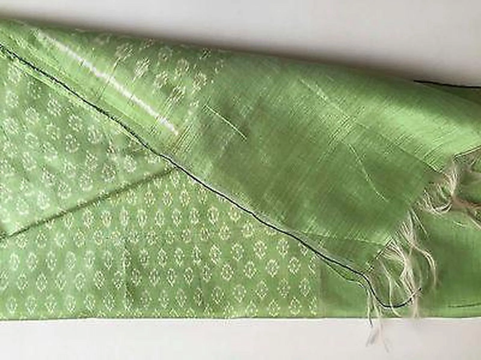 E125 SOLD HANDWOVEN IKAT SILK SCARF CRAVAT STOLE - ELEGANT CLASSY GREEN