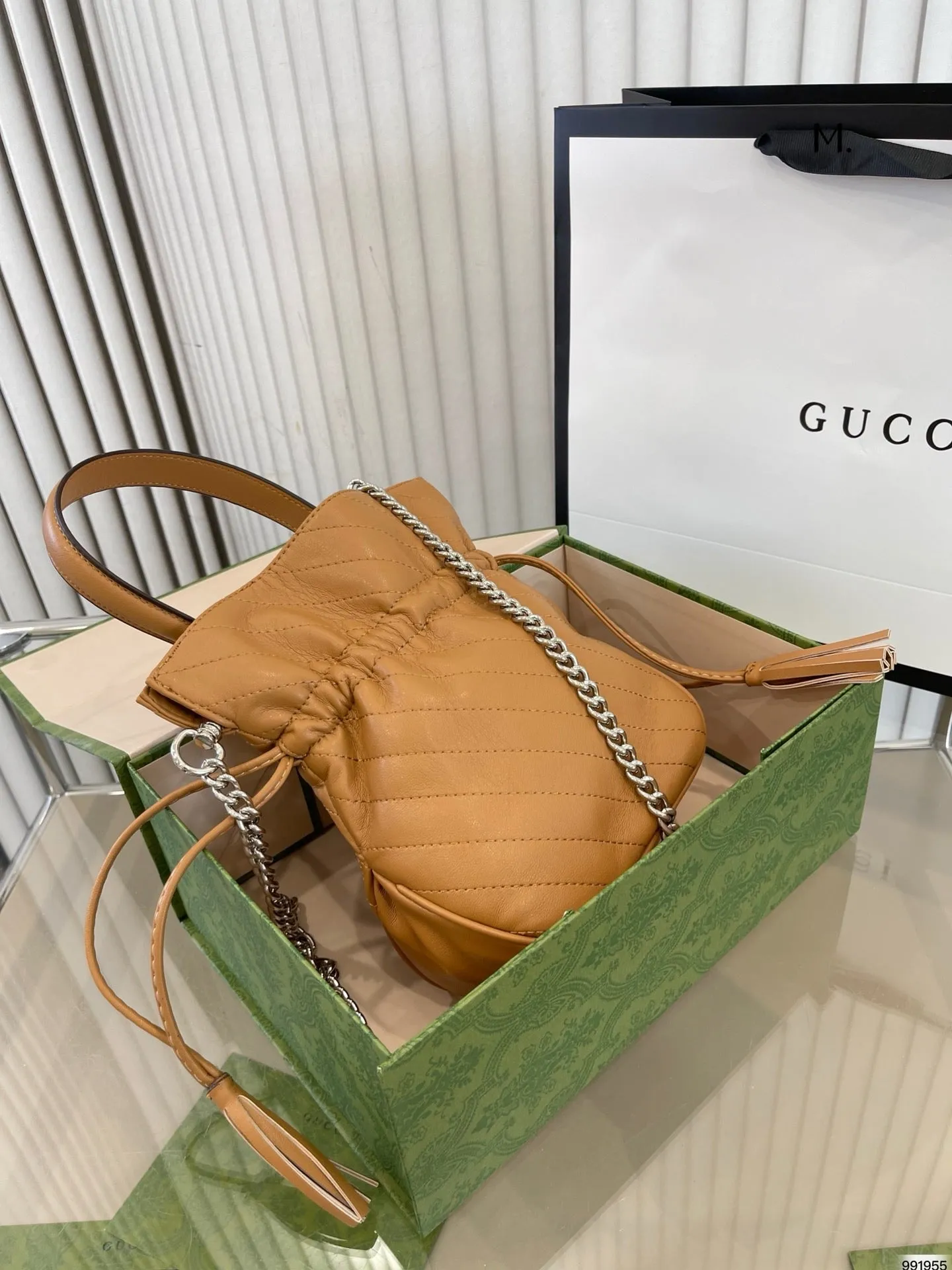 GC597 Gucci Blondie Mini Bucket Bag / 5.9"W x 7.5"H x 3.1"D