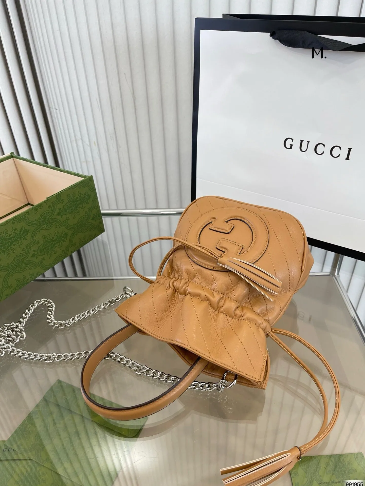 GC597 Gucci Blondie Mini Bucket Bag / 5.9"W x 7.5"H x 3.1"D