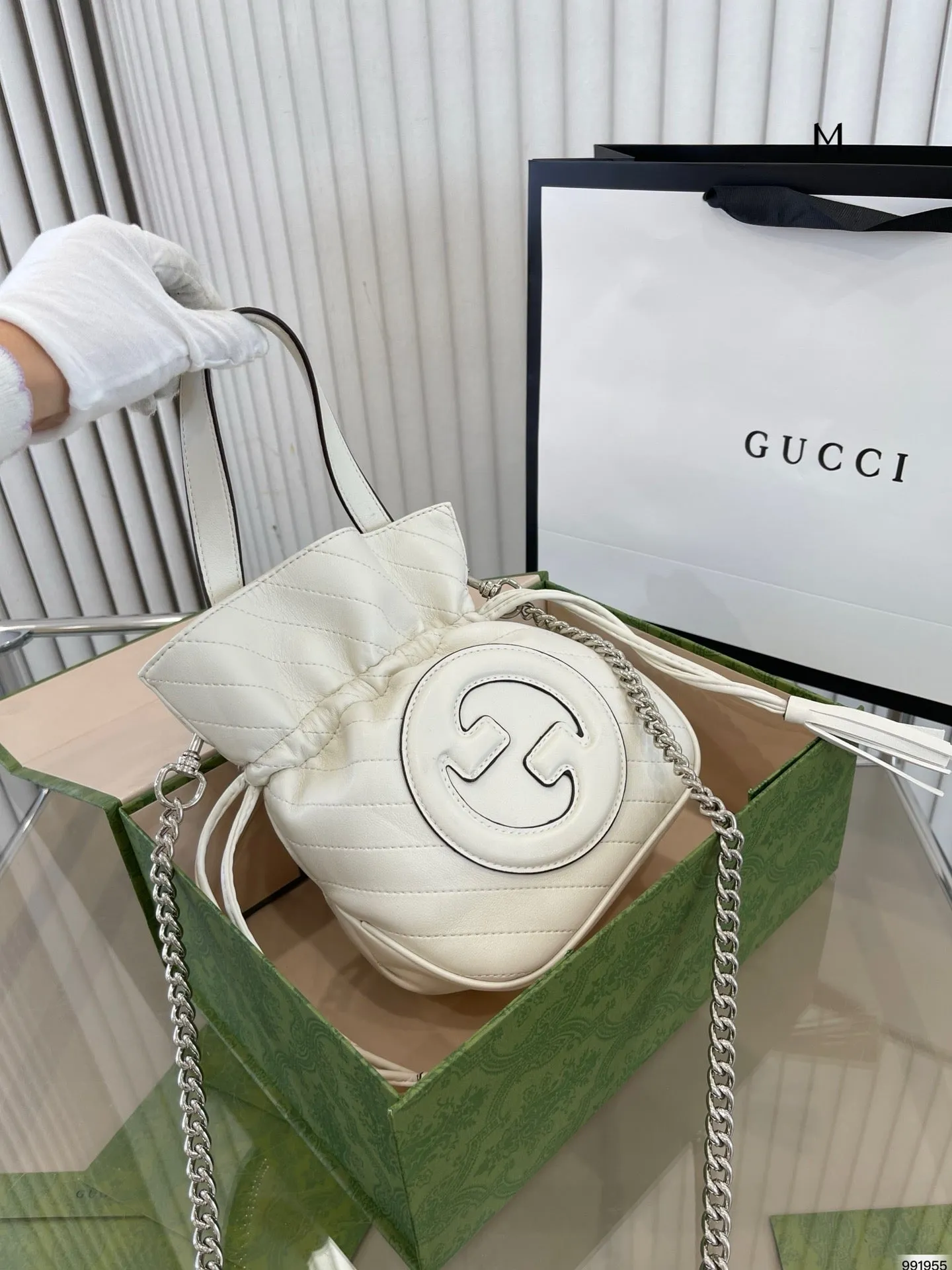 GC597 Gucci Blondie Mini Bucket Bag / 5.9"W x 7.5"H x 3.1"D