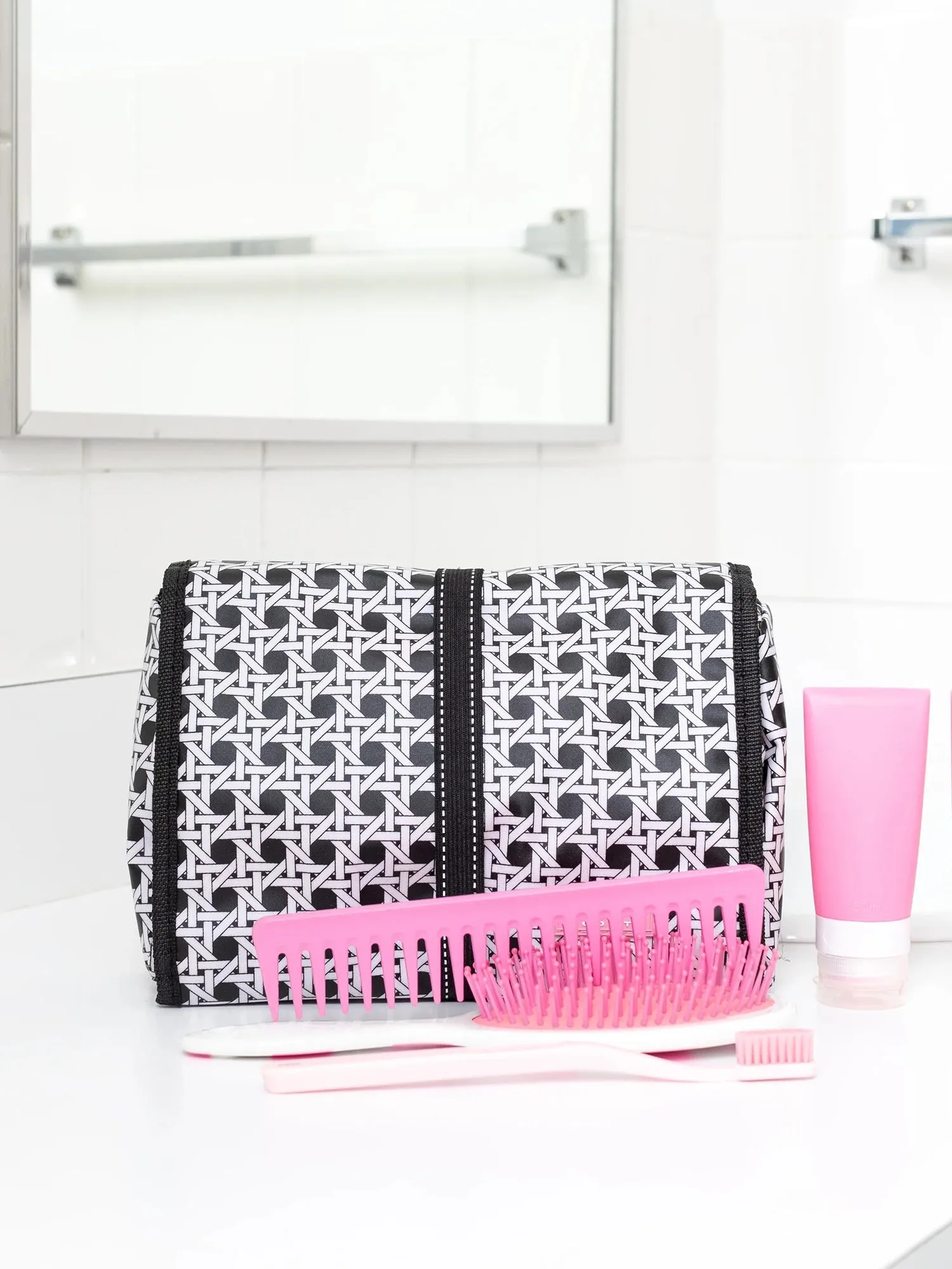 SCOUT Beauty Burrito Hanging Toiletry Bag: Cane Fonda