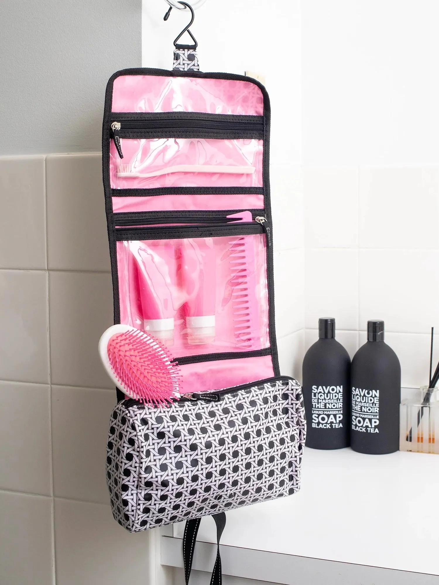 SCOUT Beauty Burrito Hanging Toiletry Bag: Cane Fonda